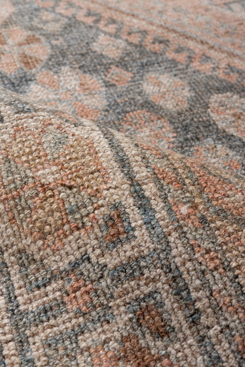 Antique Shiraz Area Rug (5' x 8')